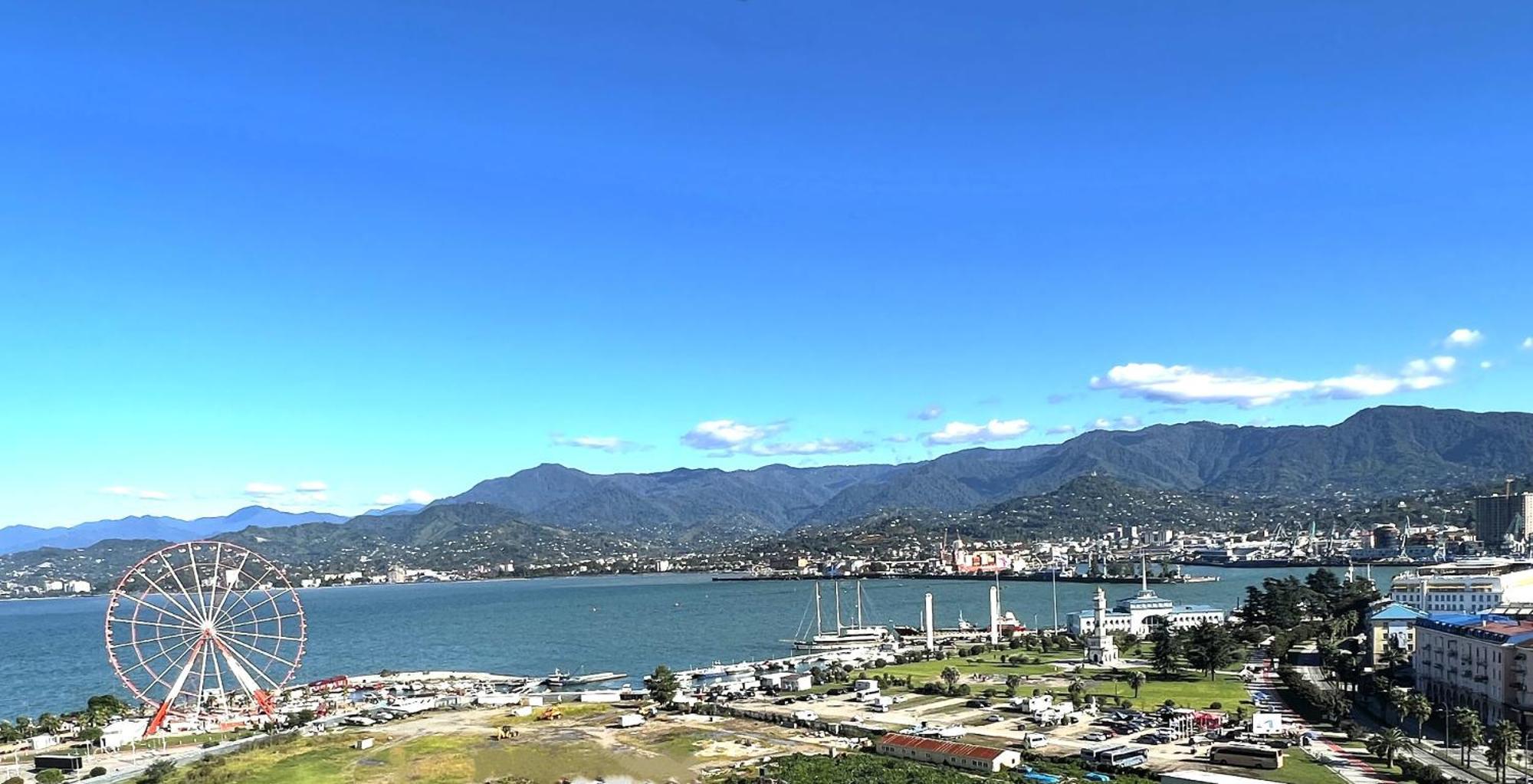 Apartments With Sea And Mountain Views, Portа Batumi Tower Luaran gambar