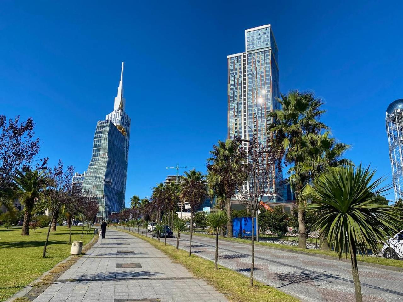 Apartments With Sea And Mountain Views, Portа Batumi Tower Luaran gambar